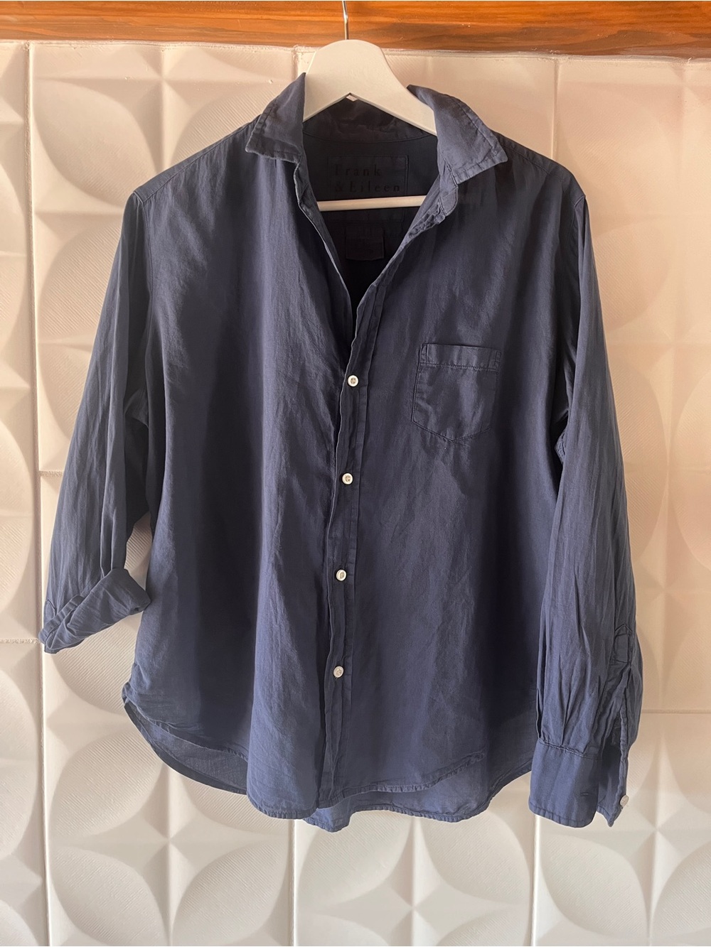 Frank & Eileen The Eileen Relaxed Button Up Shirt in Navy Size Small